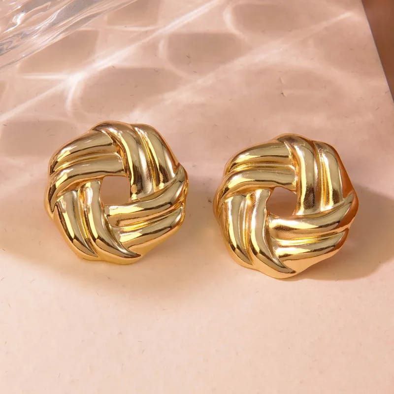 Aretes circular entrelazado