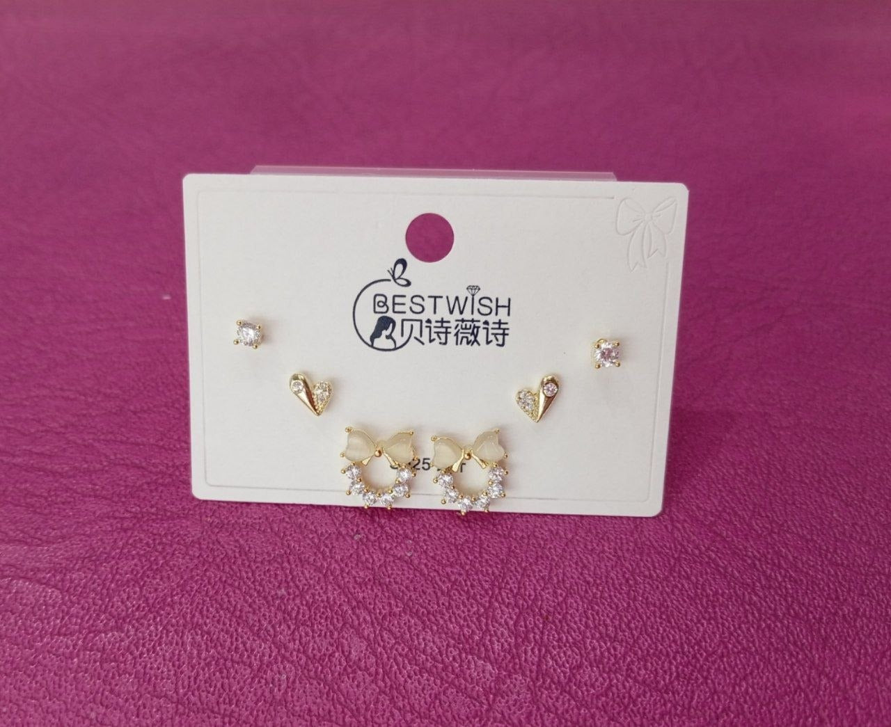 Set tres pares de aretes de lazos con corazones