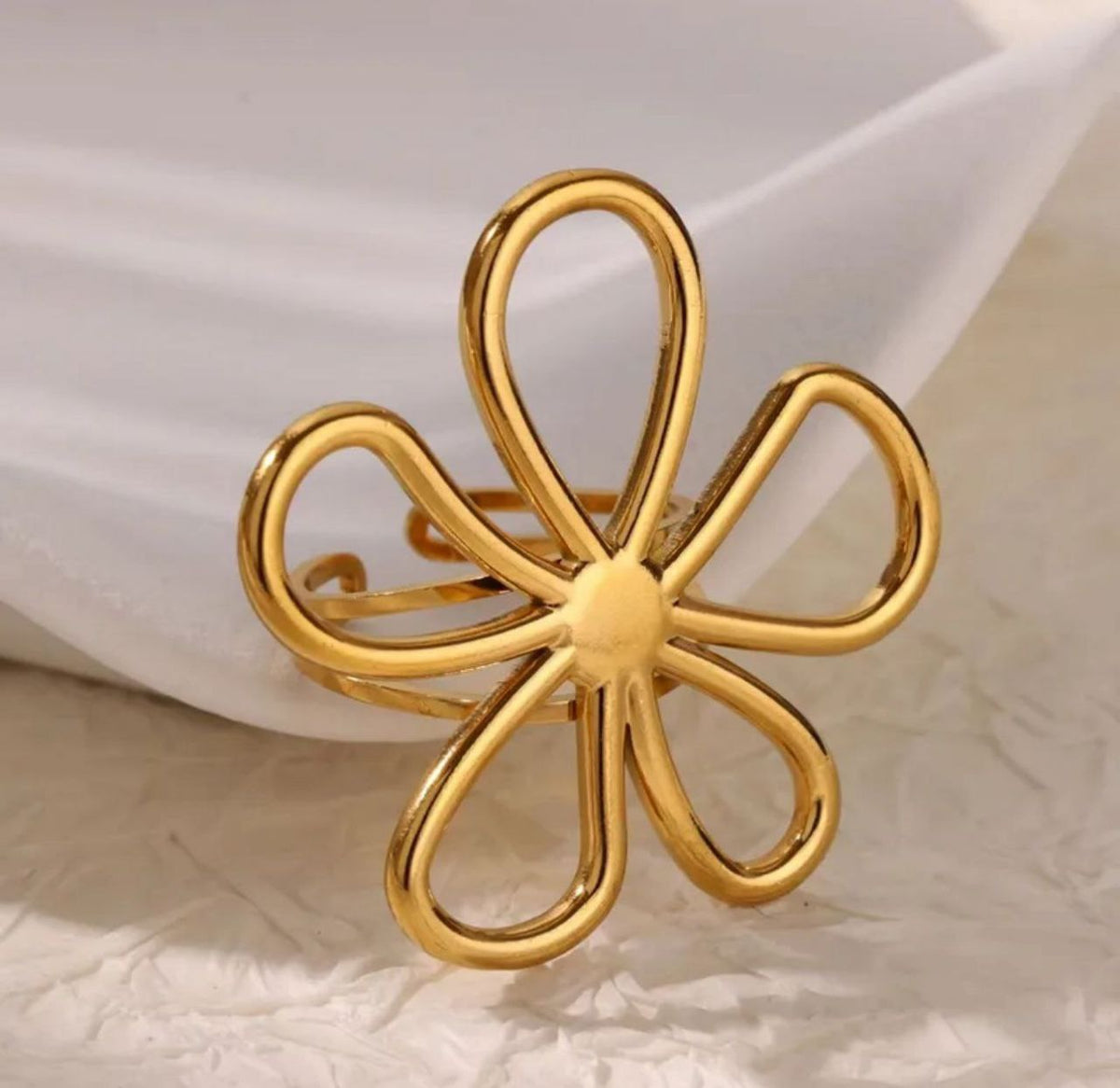 Anillo flor grande