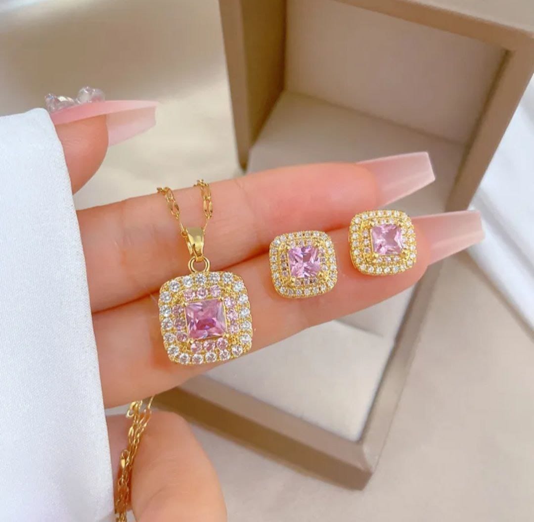 Set cadena y aretes con microcircones