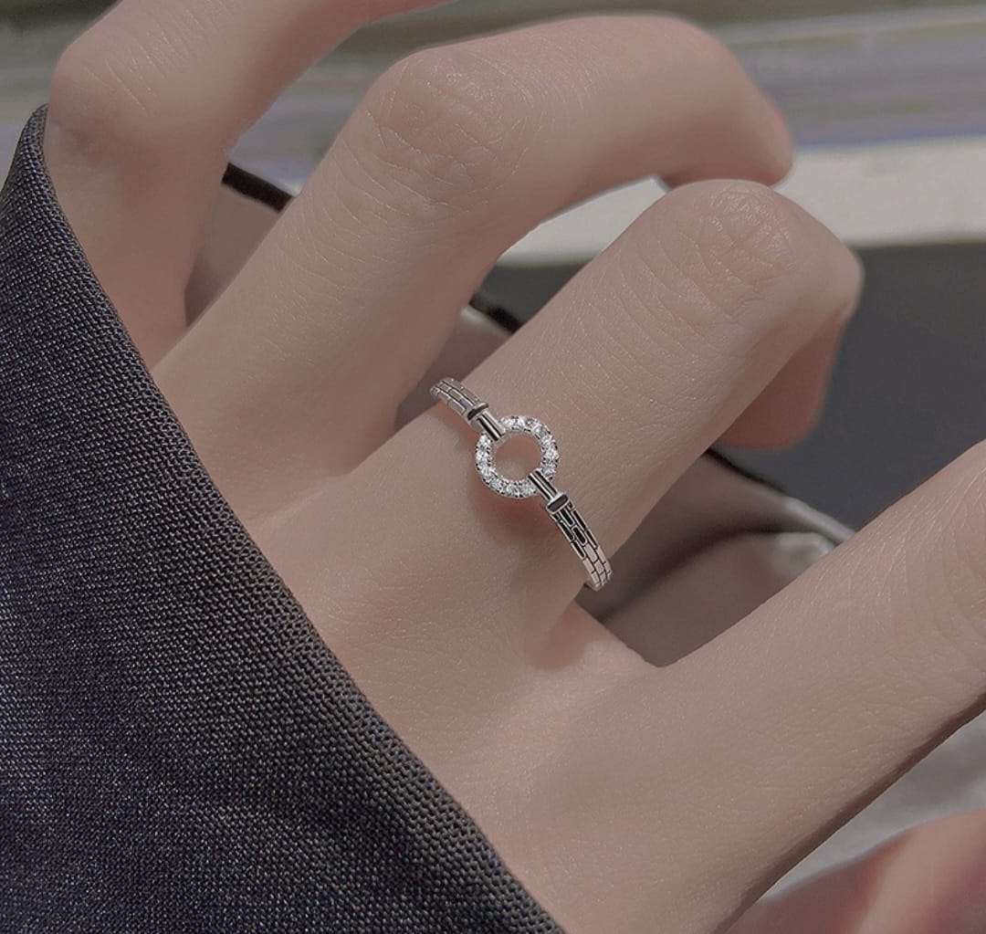 Anillo con circulo y microcircones