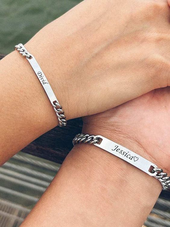 Pulsera grabada