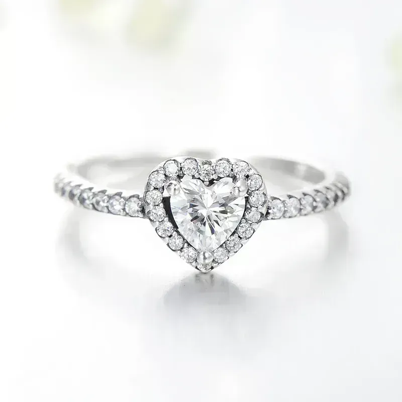 Anillo corazón con microcircones