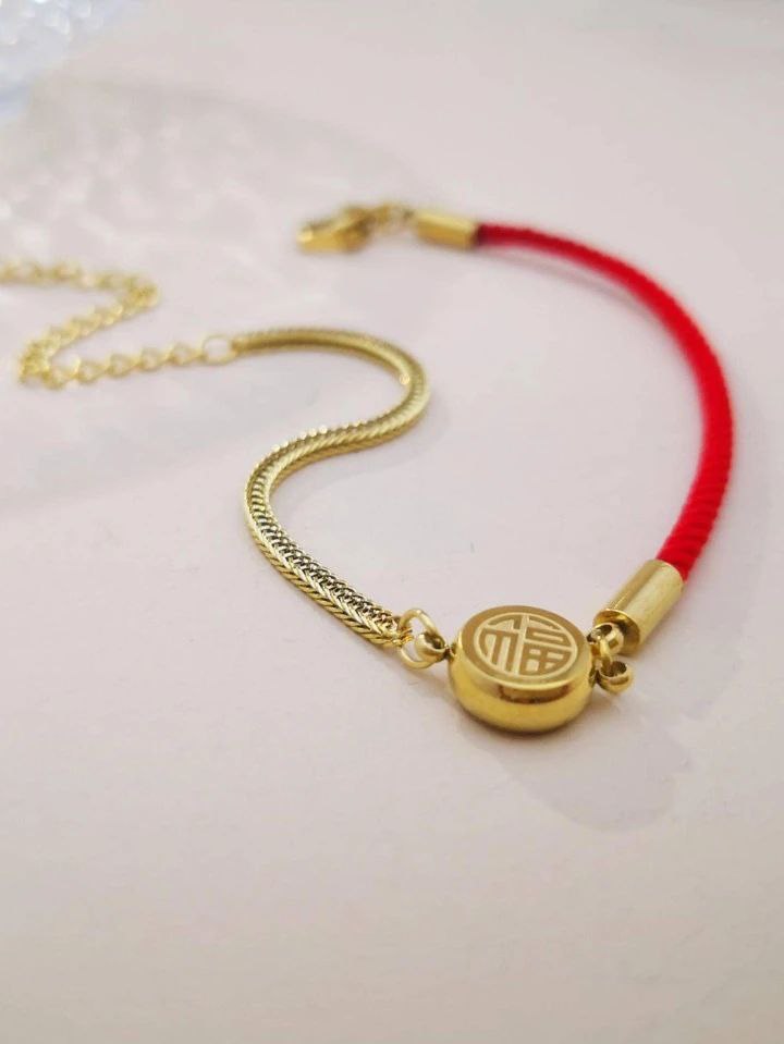 Pulsera roja de la suerte