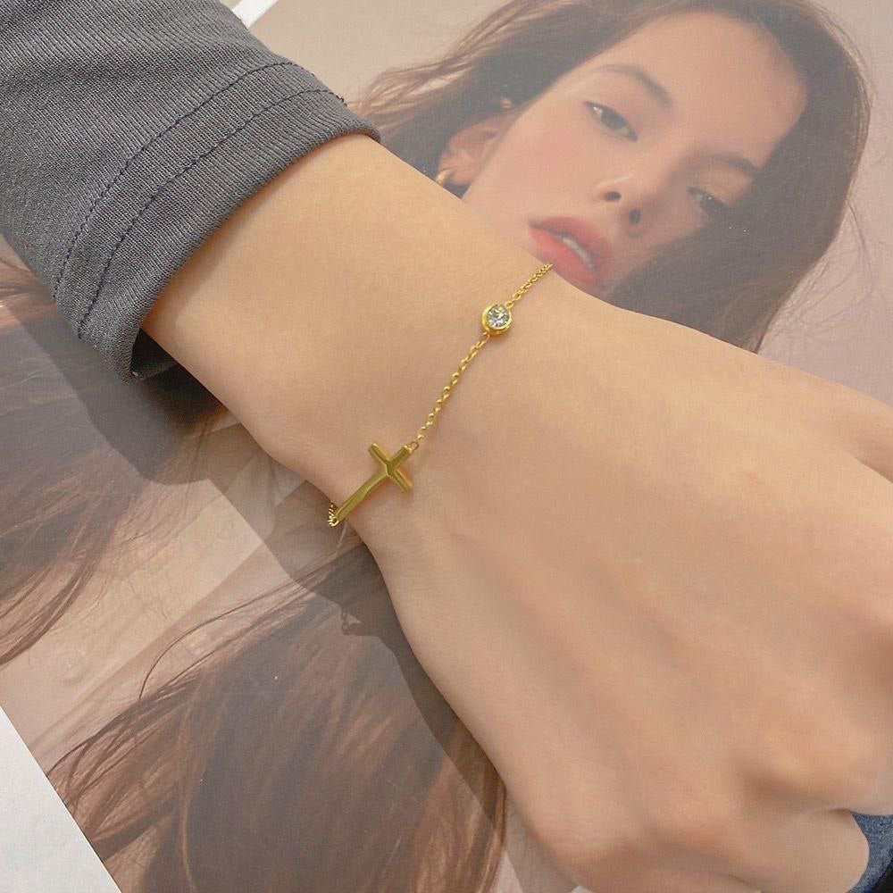 Pulsera cruz y piedra