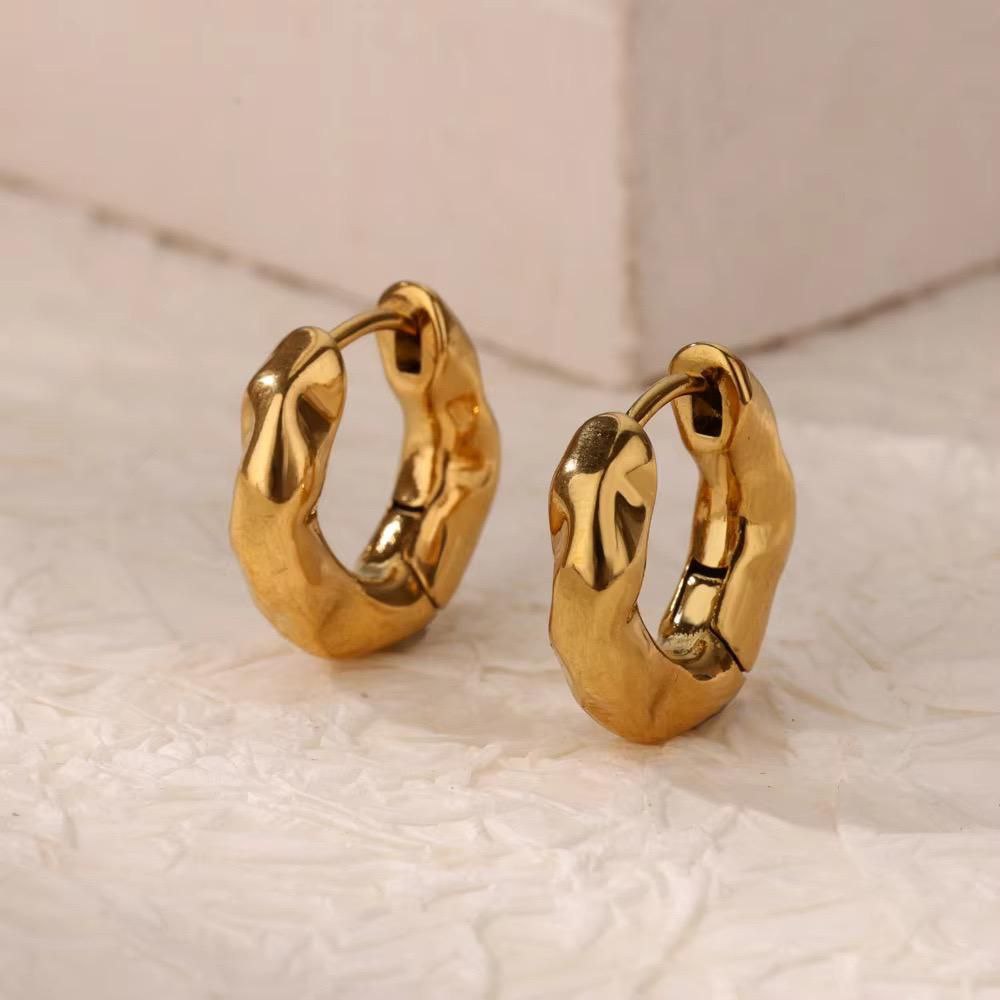 Argollas con ondulaciones