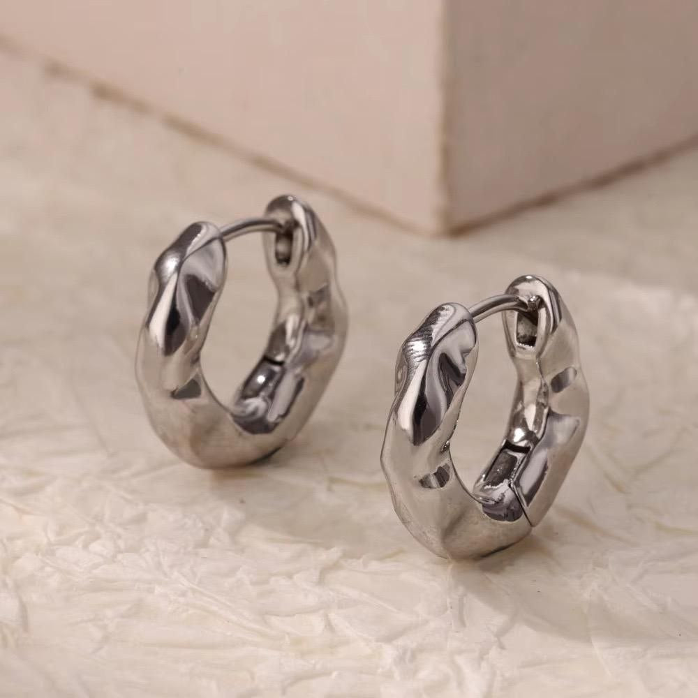 Argollas con ondulaciones