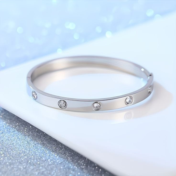 Pulsera rígida con microcircones