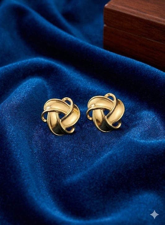 Aretes nudo elegante