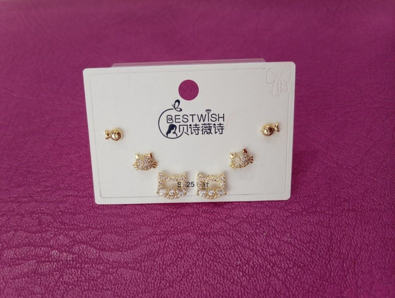 Set tres pares de aretes de hello Kitty