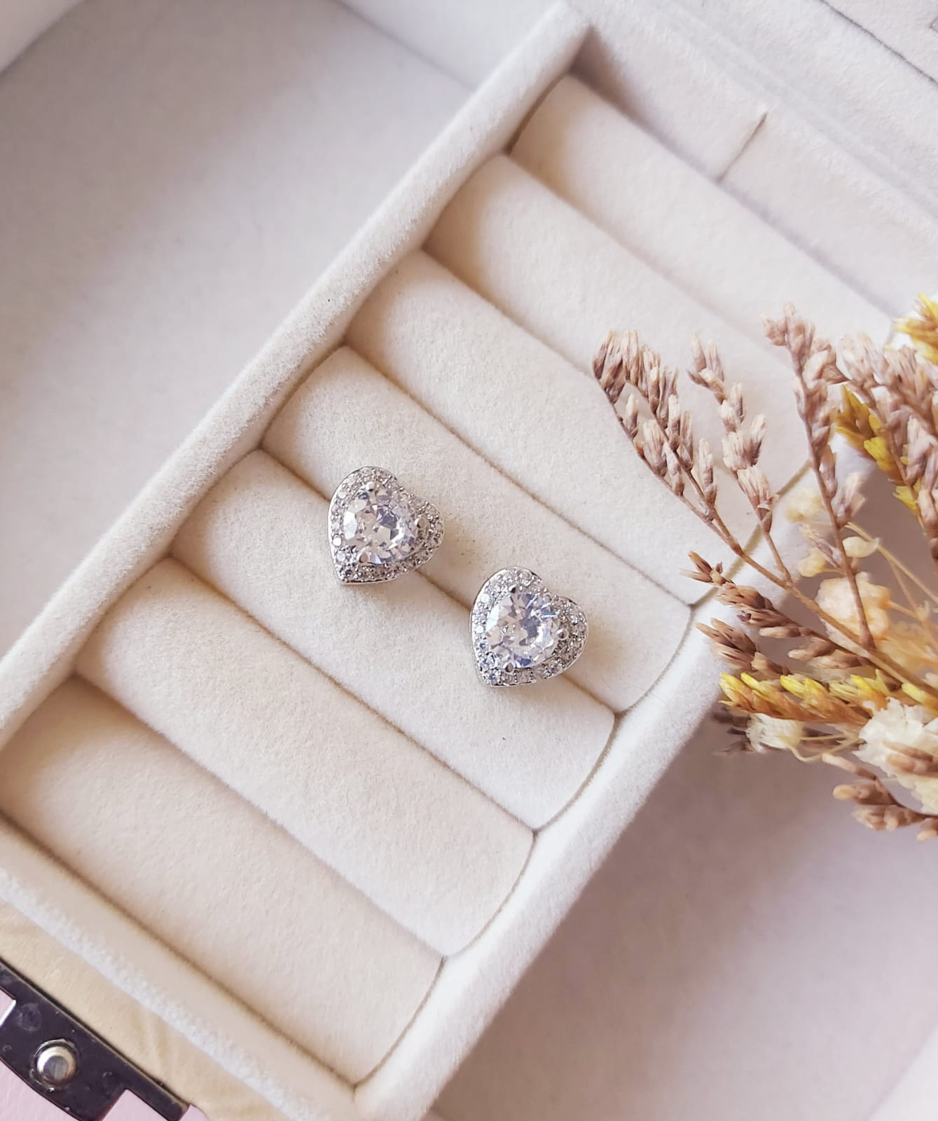 Aretes corazón con brillos