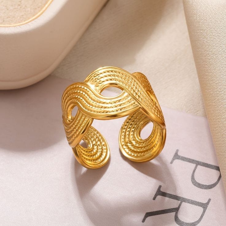 Anillo entrelazado ajustable