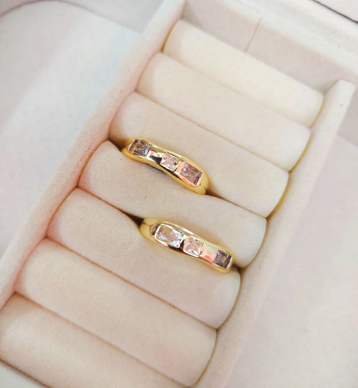 Anillo con piedras